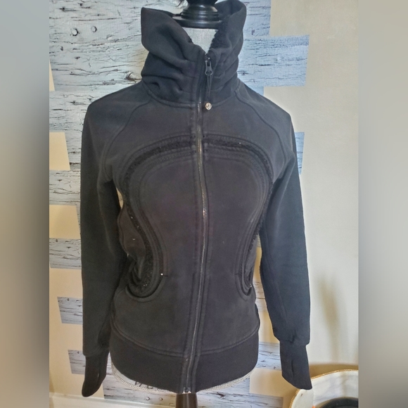 Lululemon Sweater - Picture 1 of 4